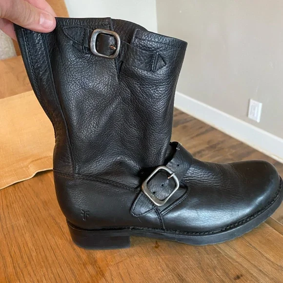 FRYE AND CO Black Combat Moto Boots with Rugged Design - Picture 2 of 3